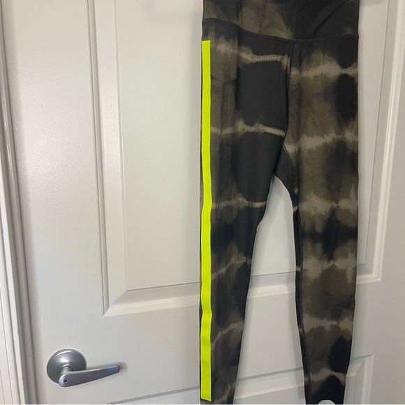 NIKE Dri-fit One Luxe Tie-Dye Leggings with Neon Stripe NWOT Small - Picture 4 of 5